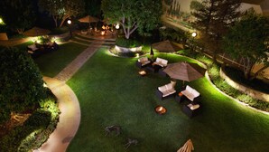 Garden - InterContinental Los Angeles Century City at Beverly Hills (Los Angeles)