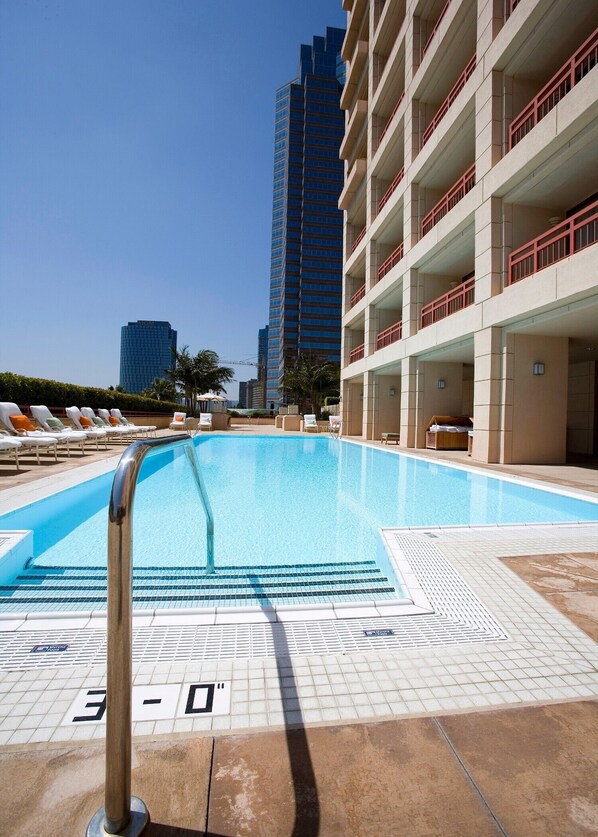 Piscine couverte, piscine extérieure