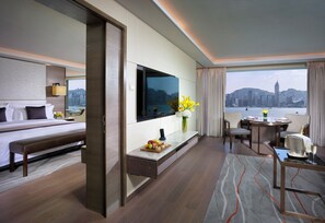 Minibar, in-room safe, desk, laptop workspace - InterContinental Grand Stanford Hong Kong by IHG (Kowloon)