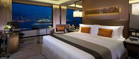 Classic Room, 1 King Bed, Club lounge access, Harbour View (Victoria Harbour View)