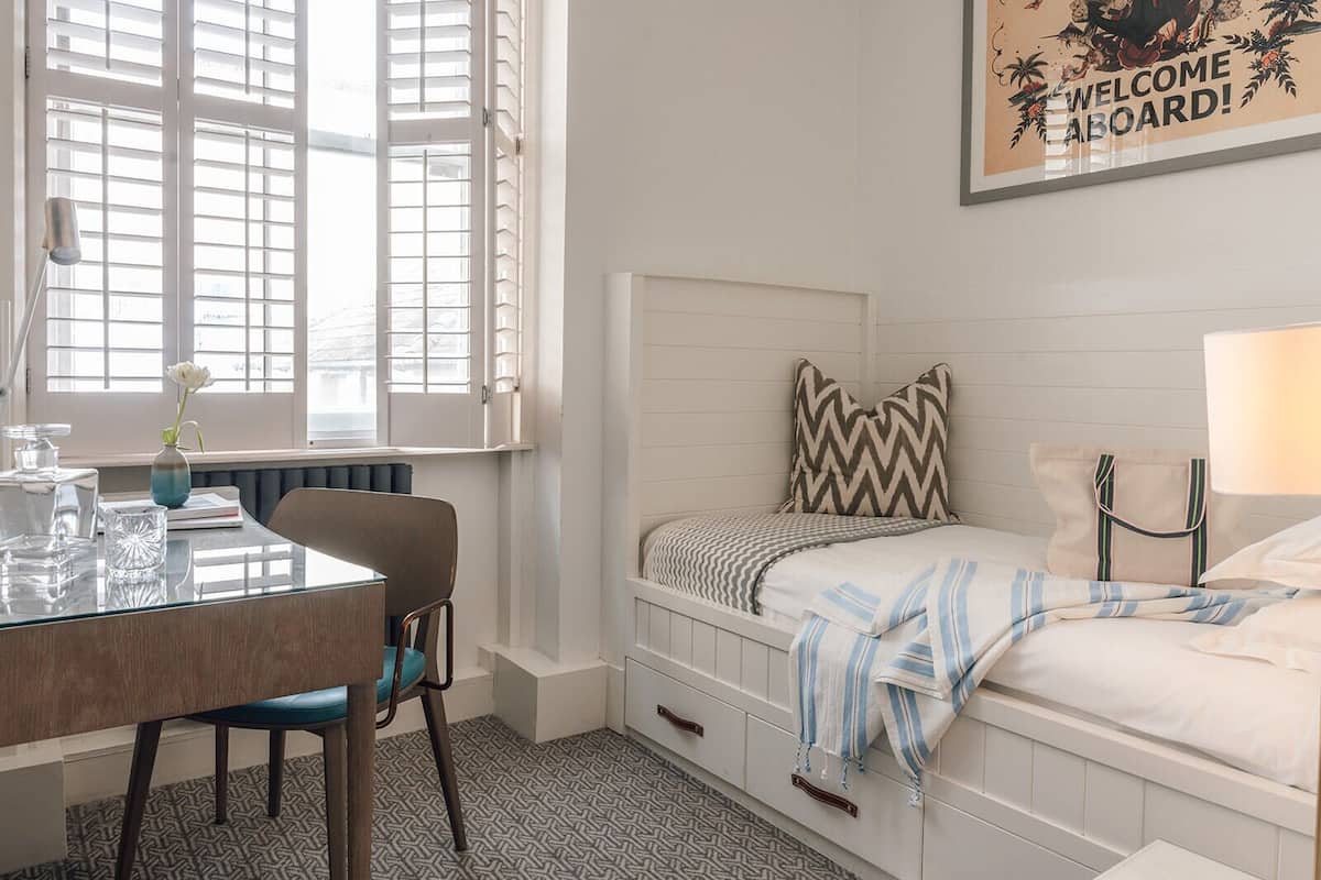 Sábanas de algodón egipcio, ropa de cama de alta calidad y minibar