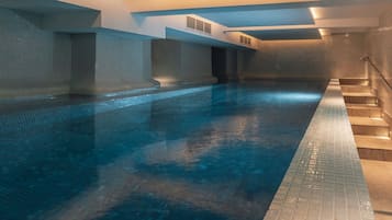Indendørs pool
