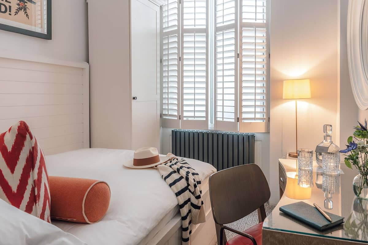 Sábanas de algodón egipcio, ropa de cama de alta calidad y minibar