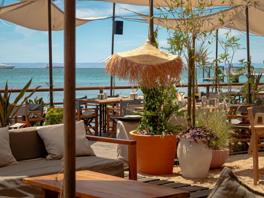 Frukost, lunch och middag serveras