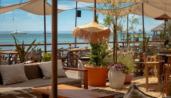 Breakfast, lunch and dinner served - La Concha Beach Hotel & Club (La Paz)