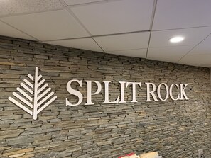 A stone wall with the text "SPLITROCK" and a leaf logo.