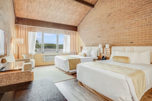 In-room safe, individually furnished, iron/ironing board, free WiFi