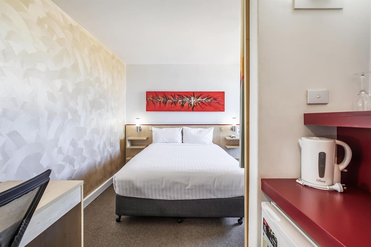 Economy Room, 1 Queen Bed | Desk, iron/ironing board, free WiFi, bed sheets