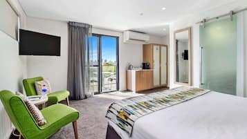 Executive Room (Aspire Wing) | Desk, iron/ironing board, free WiFi, bed sheets