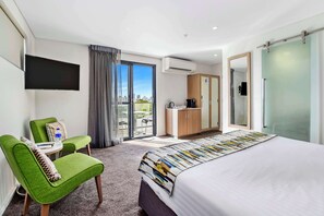 Executive Room (Aspire Wing) | Desk, iron/ironing board, free WiFi, bed sheets