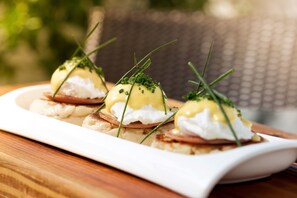 Daily full breakfast for a fee - Ojai Valley Inn (Ojai)