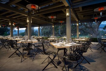 4 restaurants; breakfast, lunch, and dinner served at Ojai Valley Inn