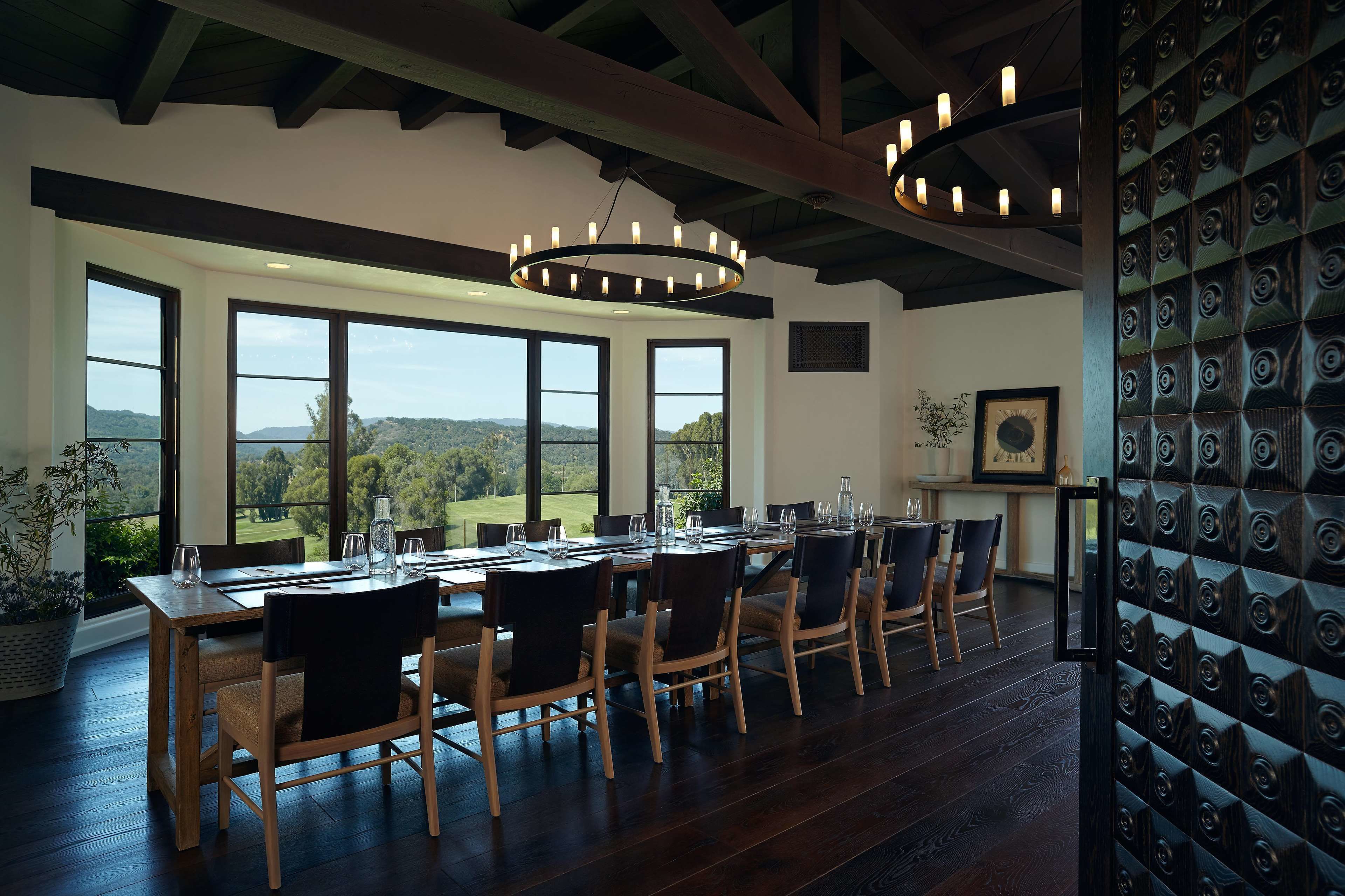 3 restaurants; breakfast, lunch and dinner served 