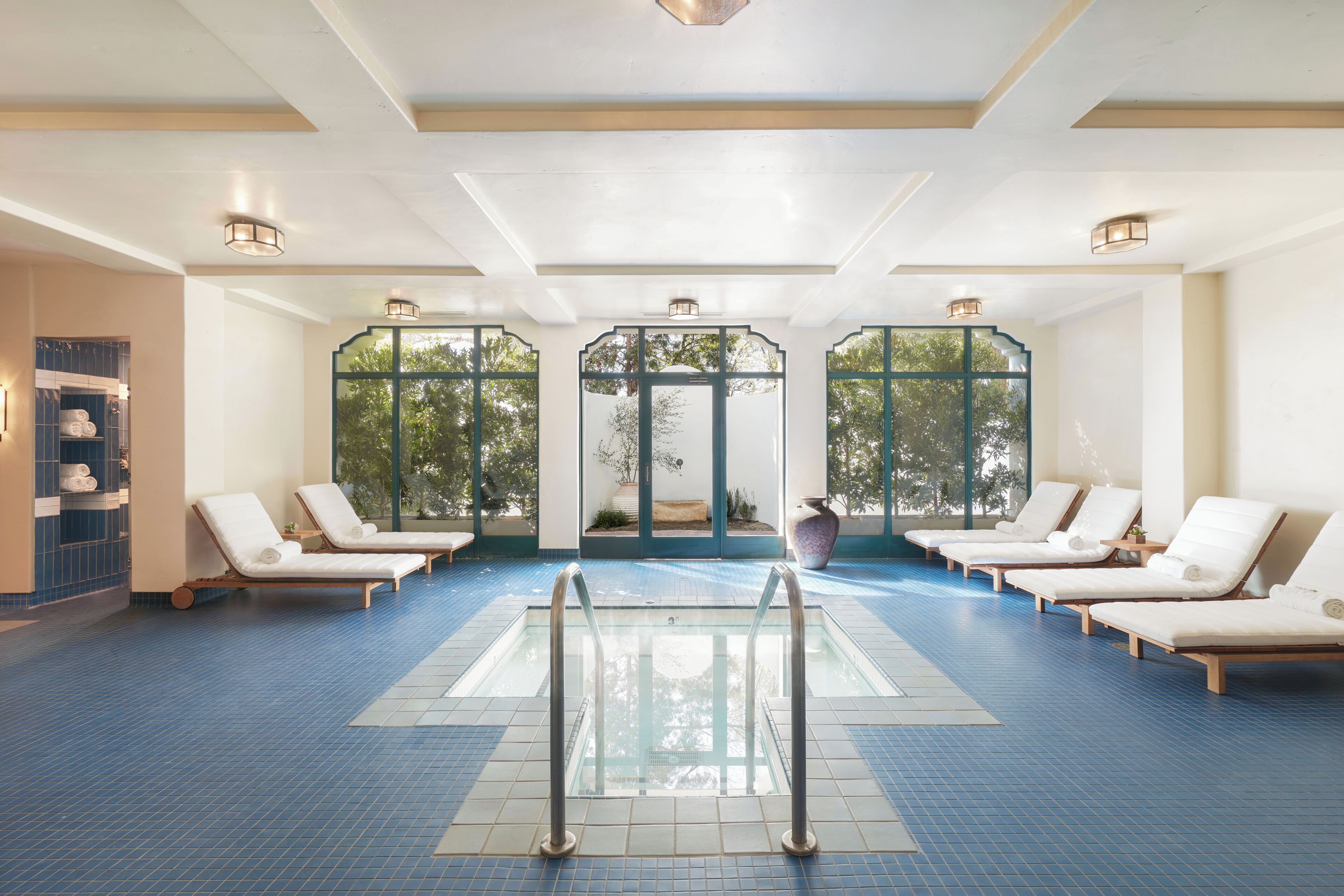 Couples treatment rooms, sauna, hot tub, body treatments, mud baths