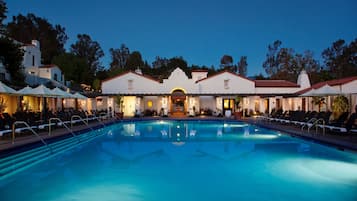 4 piscinas al aire libre, camas de piscina con cargo