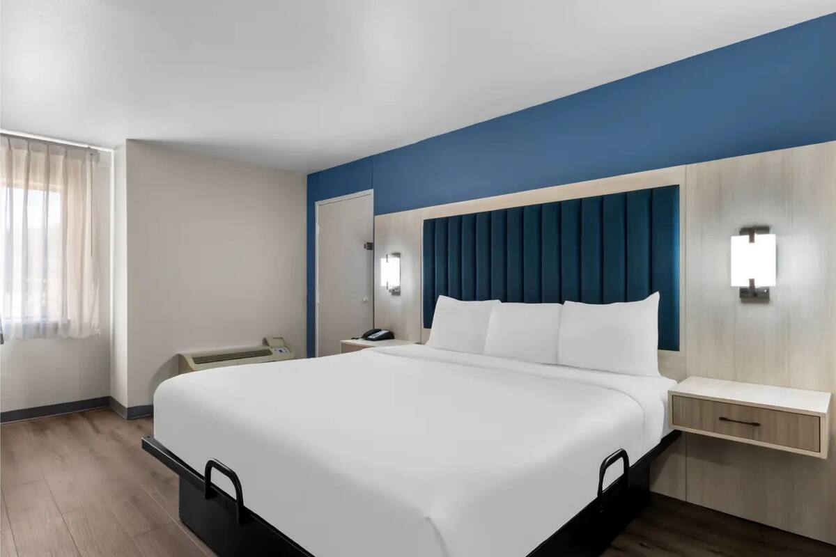 WiFi (free), bed sheets