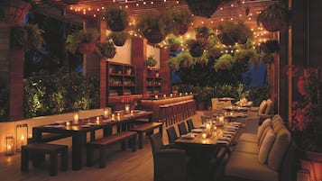 5 restaurants, breakfast, lunch, dinner served; Latin American cuisine