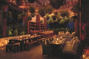 5 restaurants, breakfast, lunch, dinner served; Latin American cuisine