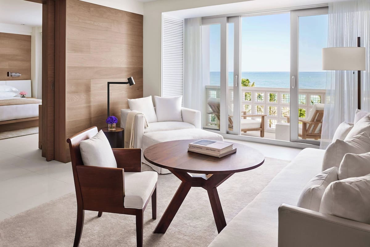 Suite, 1 habitación, para no fumadores, balcón (Oceanfront) | 1 habitación, edredón, camas con pillow-top y minibar