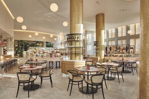 5 restaurants, breakfast, lunch, dinner served; Latin American cuisine