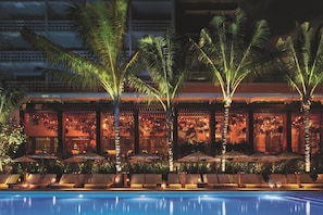2 outdoor pools - The Miami Beach EDITION (Miami Beach)