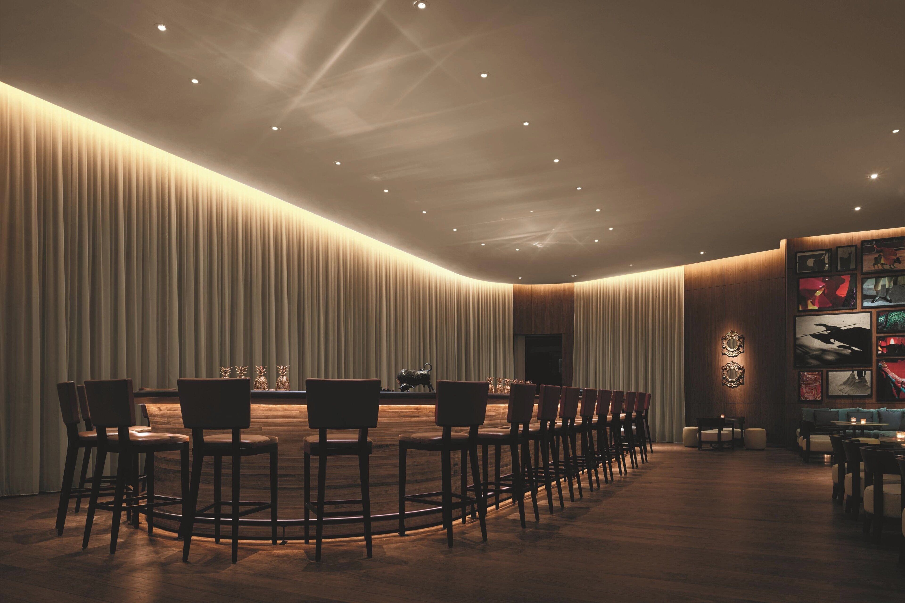 serves lunch and dinner