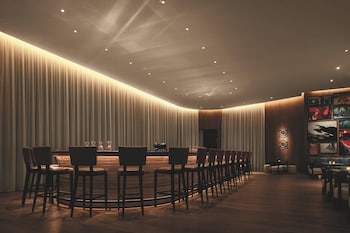 Serves lunch and dinner at The Miami Beach EDITION