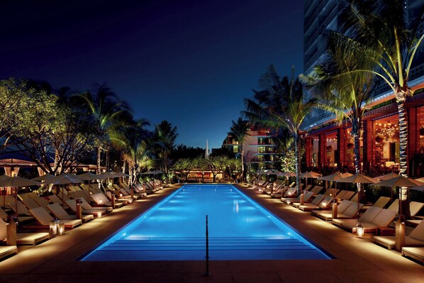 2 outdoor pools