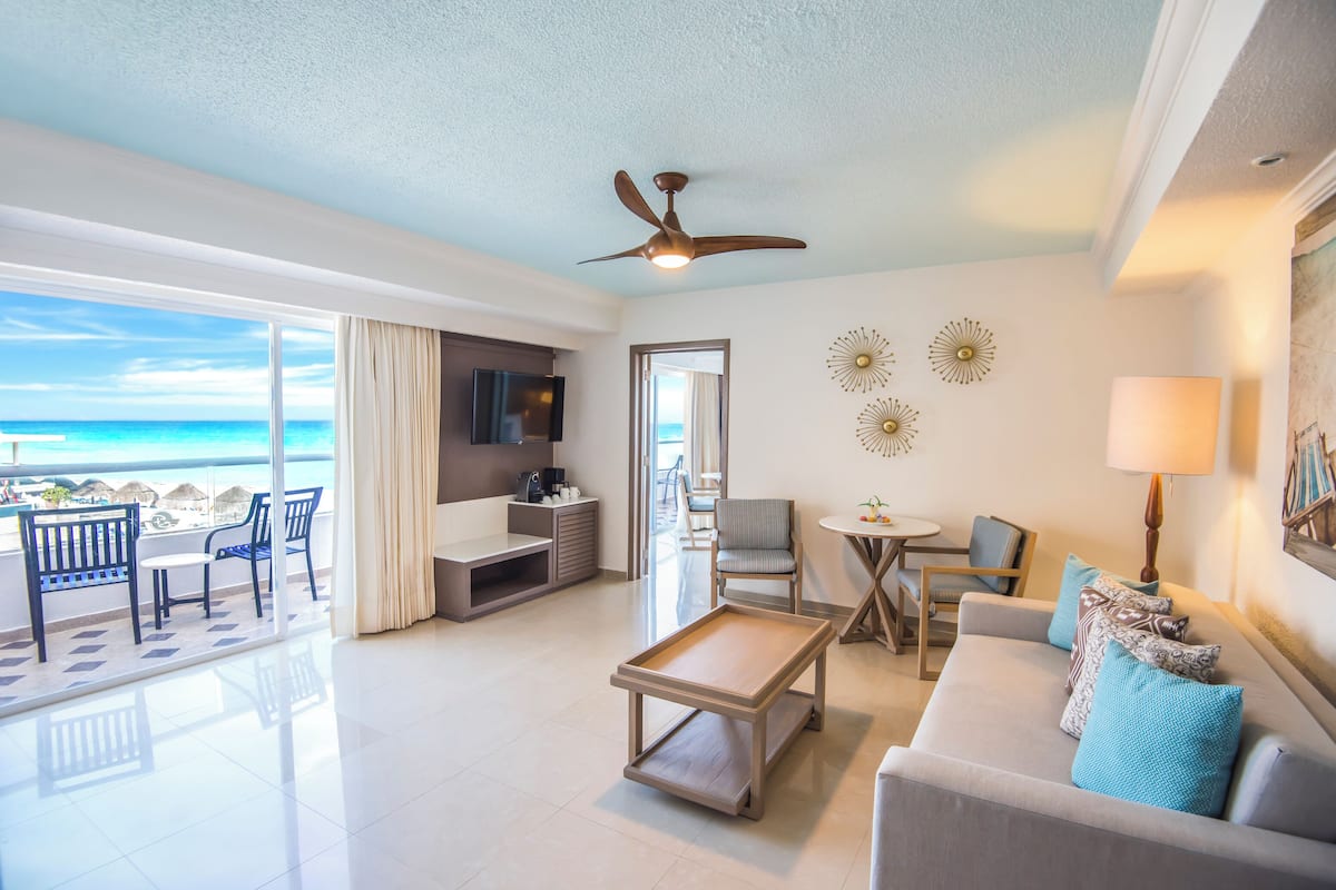 Sun Club Master Suite Ocean Front King | Premium bedding, free minibar, in-room safe, blackout curtains