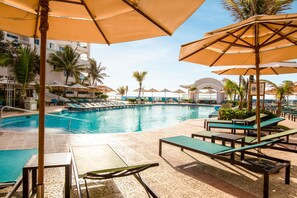 2 piscinas al aire libre, sombrillas, tumbonas