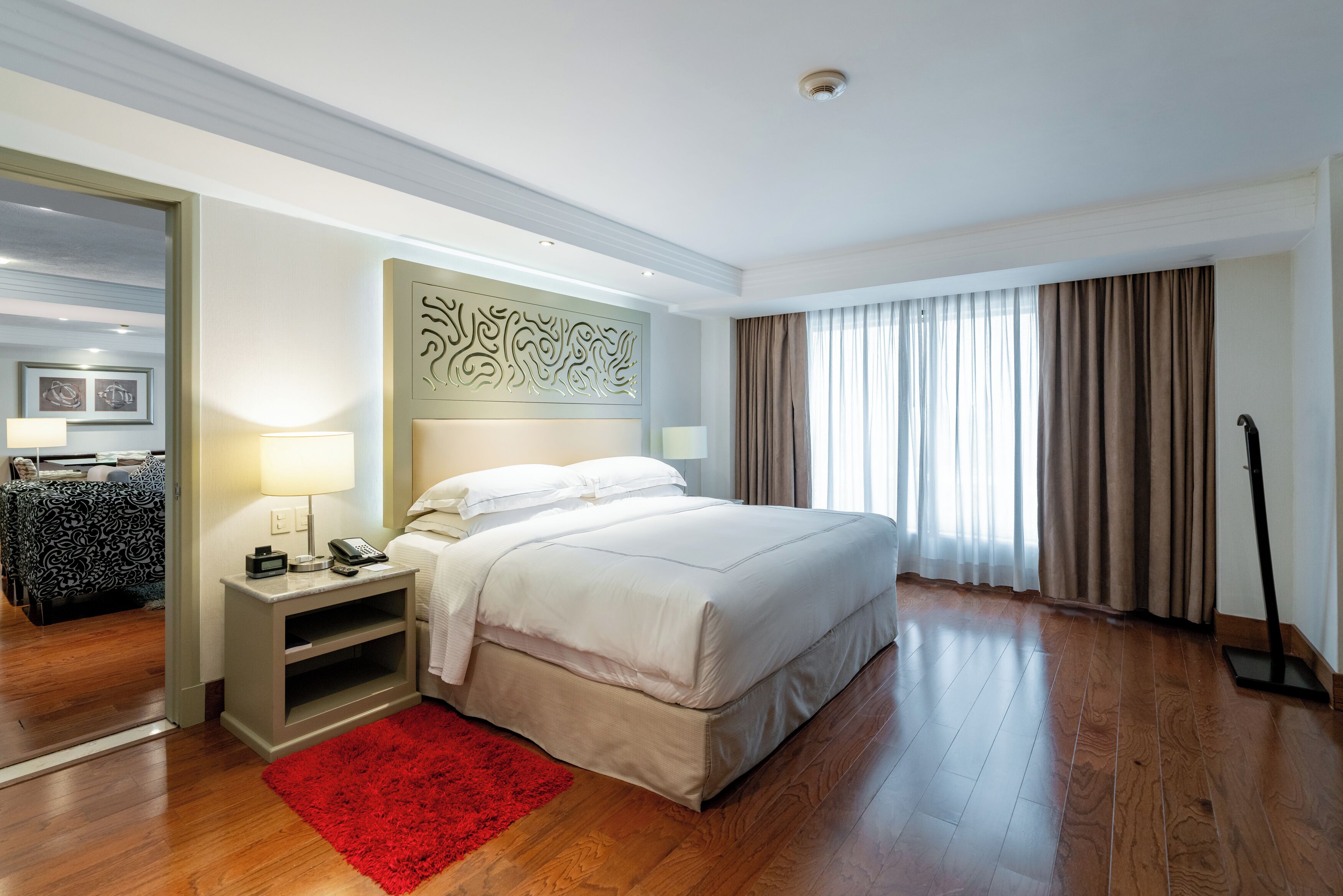 Premium Level Master Suite | Premium bedding, minibar, in-room safe, desk