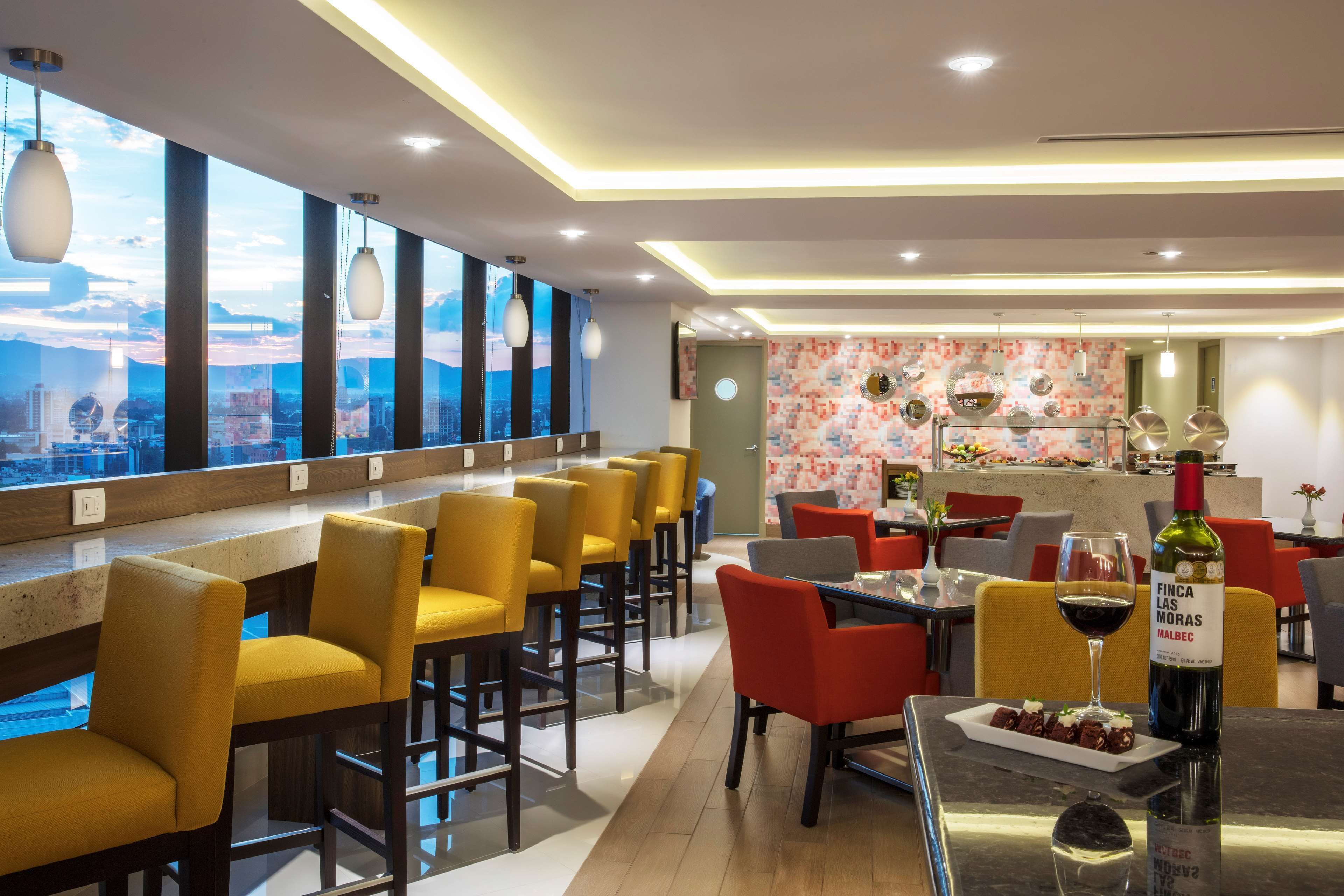 Executive Room, Club Lounge Access | Breakfast area | Daily buffet breakfast (MXN 480.00 per person)