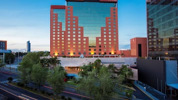 Vista frontal de la propiedad