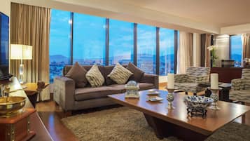 Premium bedding, minibar, in-room safe, desk