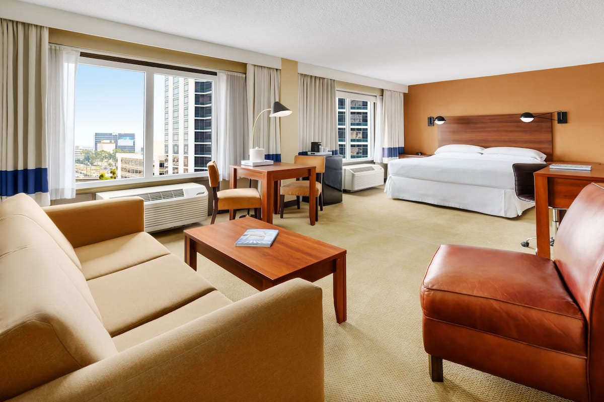 premium bedding, pillow-top beds, in-room safe, desk