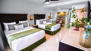 Deluxe Junior Suite Vista Marina | Premium bedding, down duvets, pillow-top beds, minibar