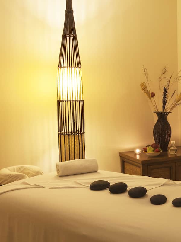 Couples treatment rooms, body treatments, mud baths, aromatherapy