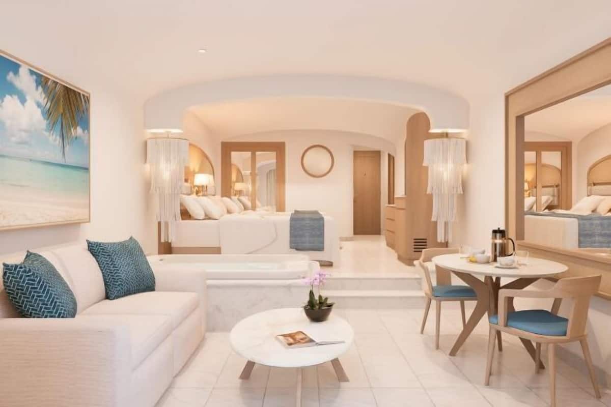Premium bedding, pillowtop beds, free minibar, in-room safe