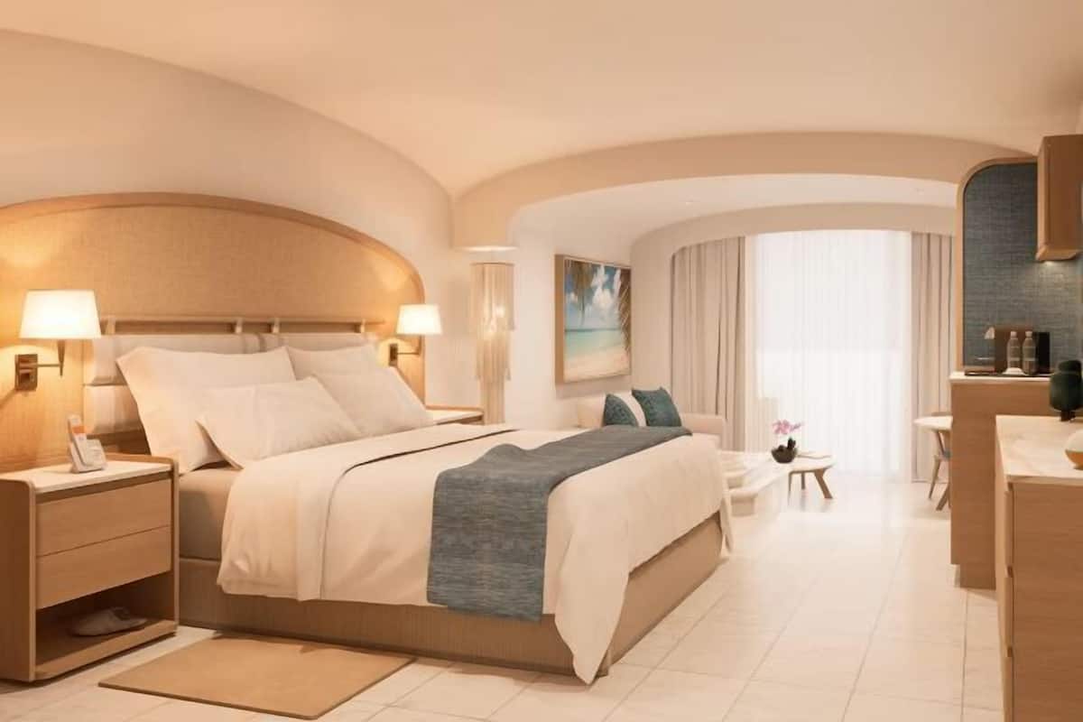 Premium bedding, pillowtop beds, free minibar, in-room safe