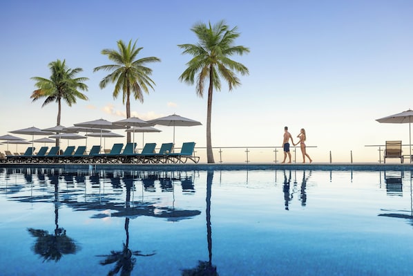 3 piscines extérieures