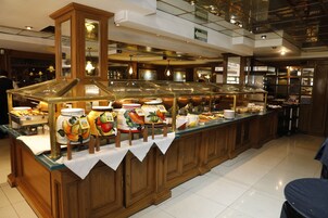 Daily buffet breakfast (MXN 330 per person)