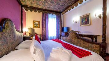 Superior Double or Twin Room | Minibar, desk, soundproofing, iron/ironing board