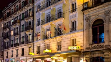 Façade de lâhĂ©bergement - soirĂ©e/nuit
