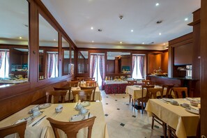 Daily buffet breakfast for a fee - Hotel Diplomate (Geneva)