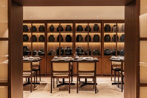 Petit déjeuner buffet (28.00 GBP par personne)