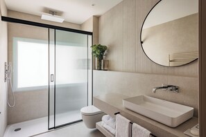 Designer toiletries, hair dryer, slippers, towels - The Caesar Hotel (London)