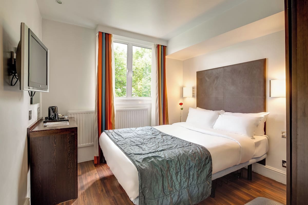 1 bedroom, premium bedding, down comforters, in-room safe