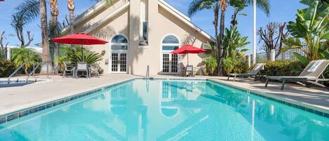 Outdoor pool, pool loungers