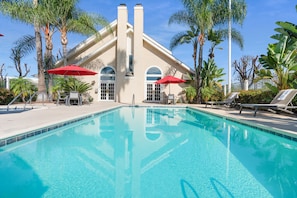 Outdoor pool, pool loungers
