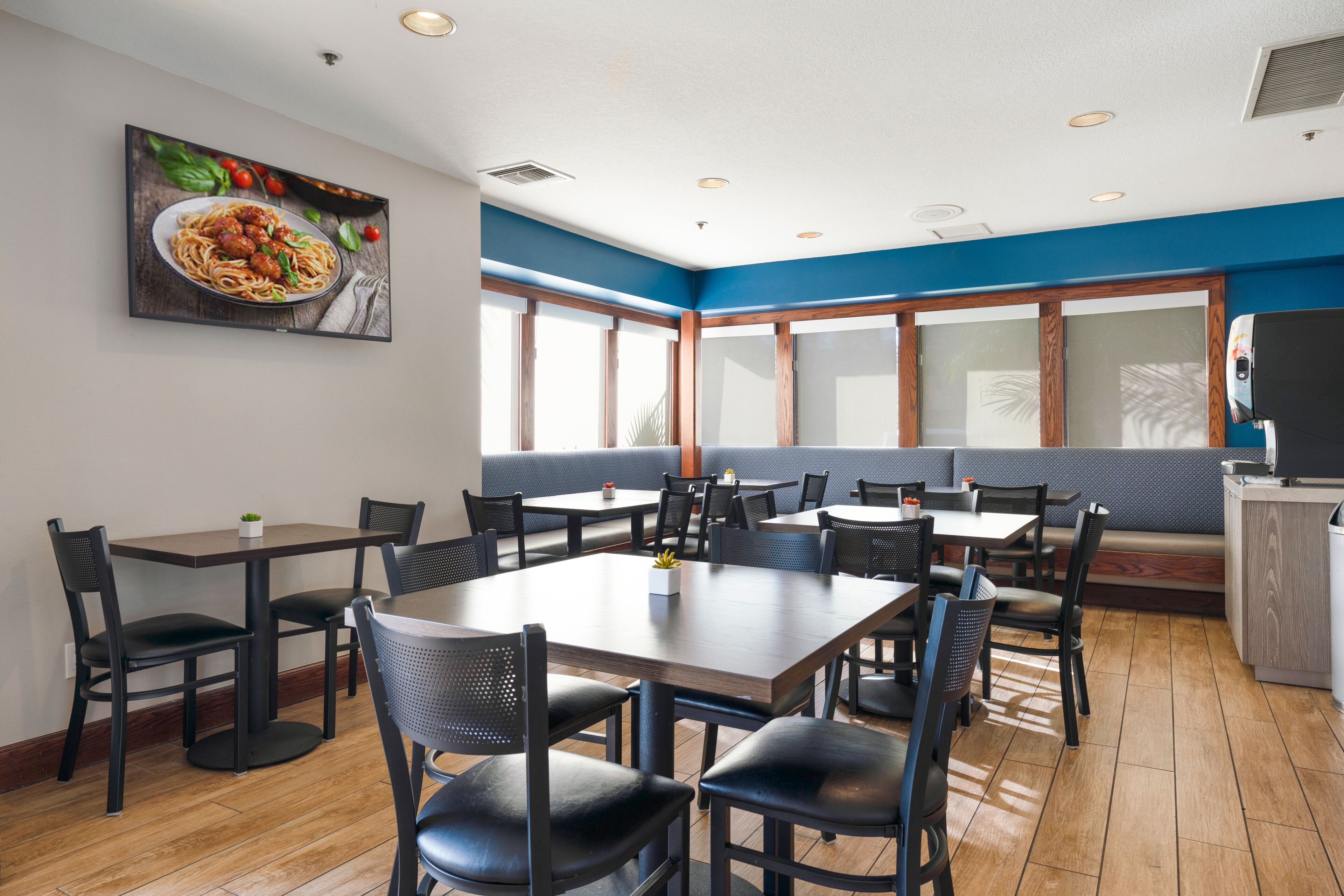 free daily self-service breakfast